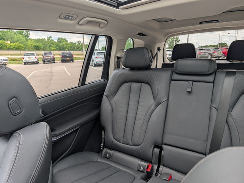 Used 2020 BMW X7 xDrive40i w/ Premium Package AWD/4WD image 12