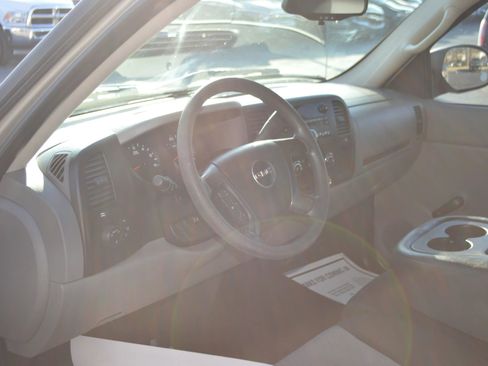 Used 2008 GMC Sierra 1500 W/T w/ SL Package image 10