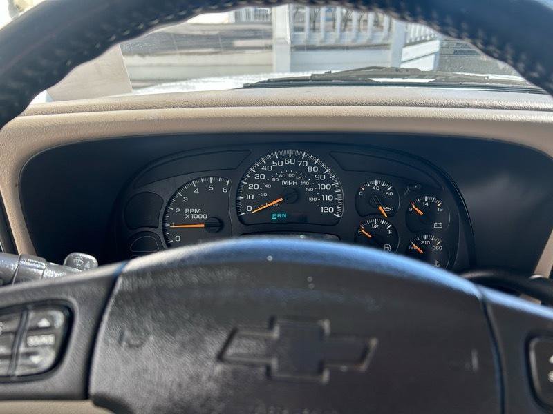 Used 2005 Chevrolet Tahoe LT w/ LT Preferred Equipment Group AWD/4WD image 17