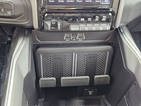 New 2026 RAM 2500 Laramie w/ Sport Appearance Package AWD/4WD image 25