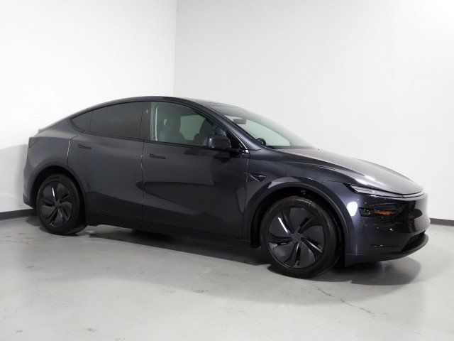 Used 2026 Tesla Model Y Long Range RWD image 1