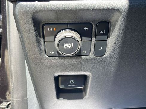 Used 2025 Ford Expedition Platinum AWD/4WD image 17