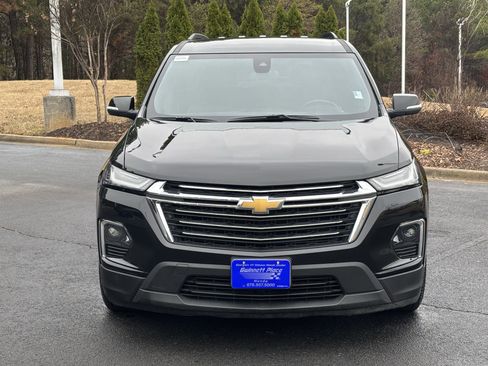 Used 2023 Chevrolet Traverse LT image 3