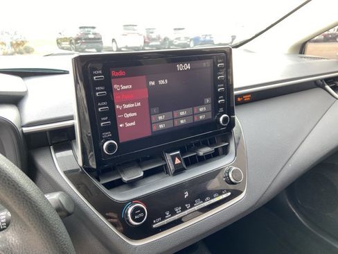 Used 2020 Toyota Corolla LE image 37