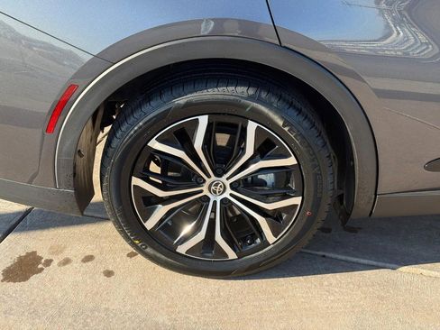 Certified 2024 Toyota Crown image 6