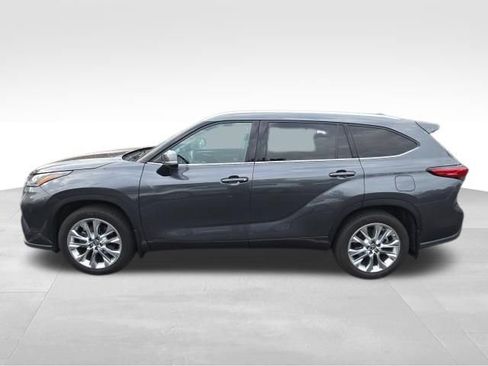 Used 2020 Toyota Highlander Limited image 3