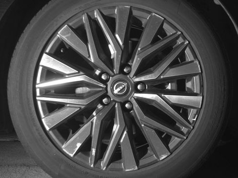 Used 2025 Nissan Altima 2.5 SV FWD image 13