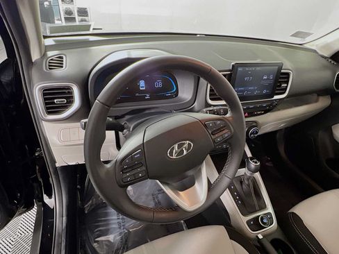 Certified 2026 Hyundai Venue SEL FWD image 11