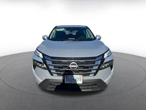 Used 2025 Nissan Rogue SV image 2