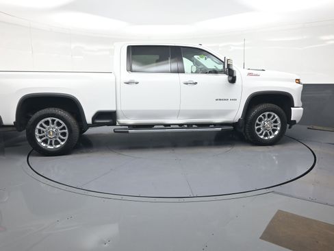 Used 2024 Chevrolet Silverado 2500 LTZ w/ LTZ Plus Package AWD/4WD image 2
