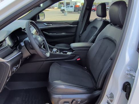 New 2026 Jeep Grand Cherokee L 2WD image 12