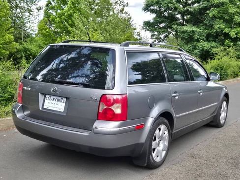 Used 2004 Volkswagen Passat GLS FWD image 2