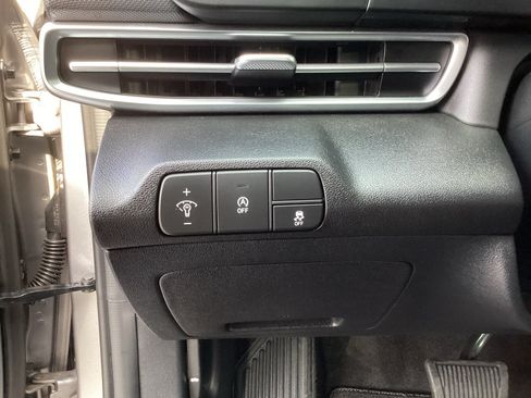 Used 2024 Hyundai Elantra SE FWD image 28