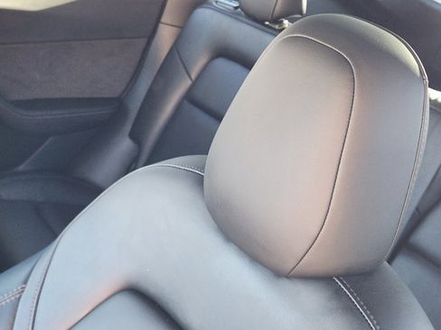 Used 2022 Tesla Model Y Long Range image 14