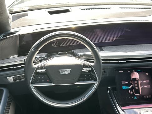 Certified 2025 Cadillac Escalade IQ Luxury 2 w/ LPO, Premium Carpet Package AWD/4WD image 28