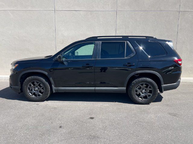 Used 2025 Honda Pilot TrailSport image 4