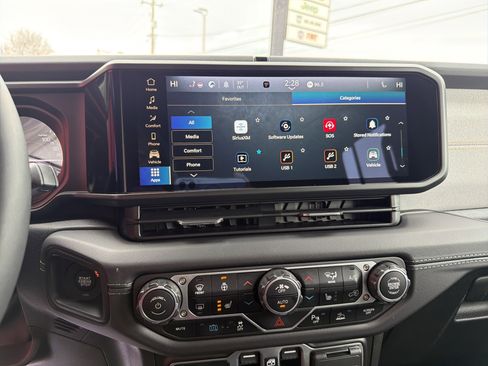 Certified 2025 Jeep Wrangler Sahara w/ Safety Group image 31