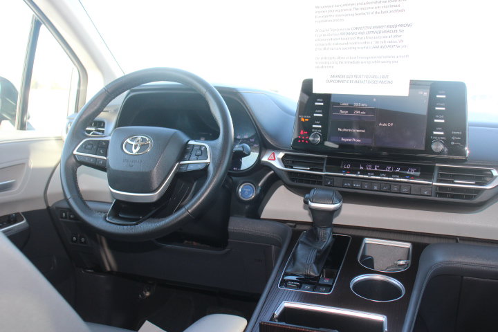 Used 2022 Toyota Sienna XLE FWD image 23