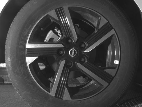 Used 2025 Nissan Sentra SV FWD image 15