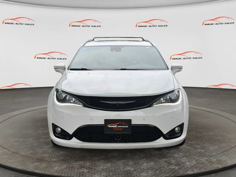 Used 2019 Chrysler Pacifica Limited w/ Advanced Safetytec Group FWD image 3