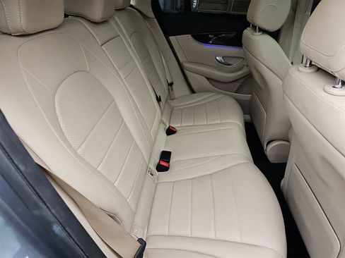 Used 2021 Mercedes-Benz GLC 300 4MATIC image 17