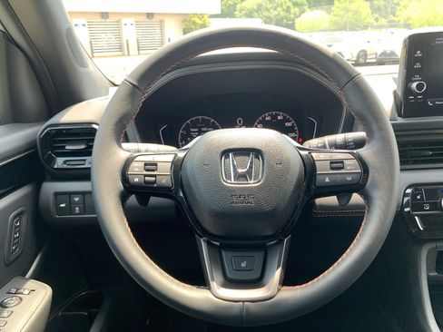 Used 2025 Honda Pilot TrailSport image 18