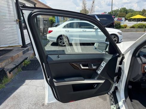 Used 2015 Mercedes-Benz GLK 350 4MATIC w/ Premium 1 Package image 13
