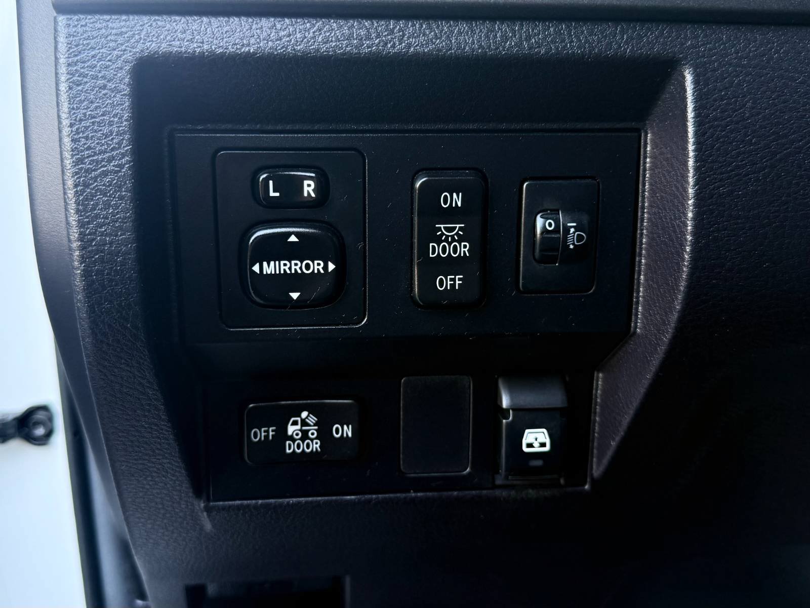 Used 2015 Toyota Tundra SR5 AWD/4WD image 29