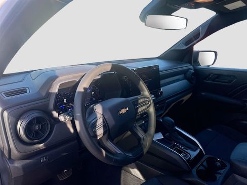 Used 2025 Chevrolet Colorado W/T RWD image 9