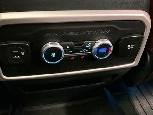 Used 2022 Ford Expedition Max Limited image 32
