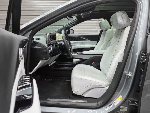 Used 2024 Cadillac Lyriq Luxury AWD/4WD image 14