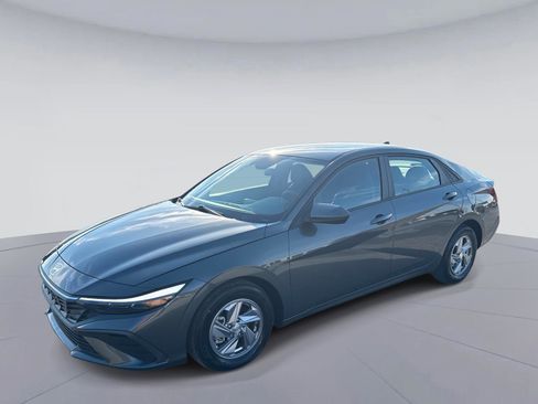 Used 2024 Hyundai Elantra SE image 8