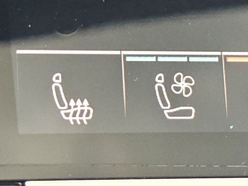 Used 2019 Audi e-tron Prestige w/ Prestige Package image 10