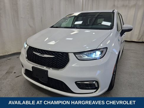 Used 2023 Chrysler Pacifica Touring-L FWD image 39