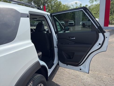 New 2026 Nissan Pathfinder SL image 22