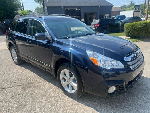 Used 2014 Subaru Outback 2.5i Premium AWD/4WD image 2