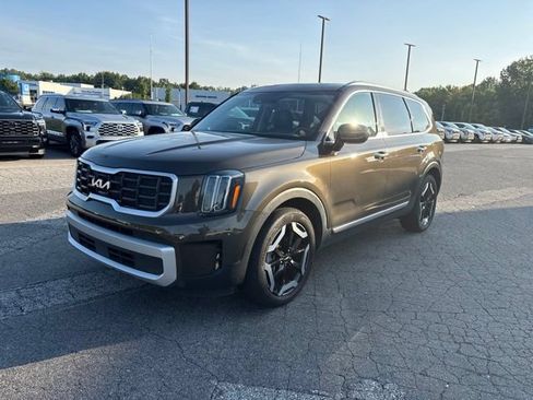 Used 2025 Kia Telluride S FWD image 3