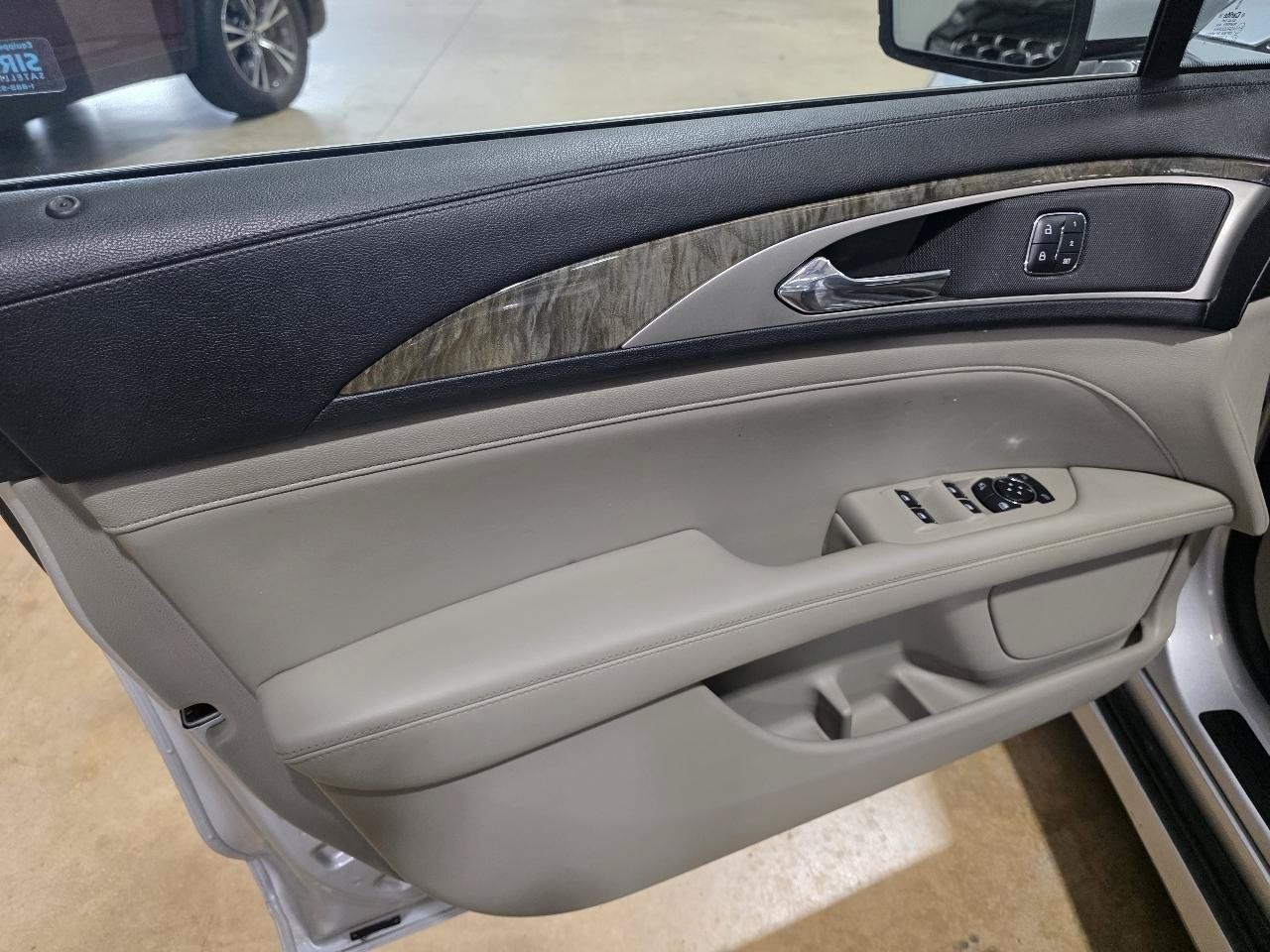 Used 2017 Lincoln MKZ Reserve FWD image 11