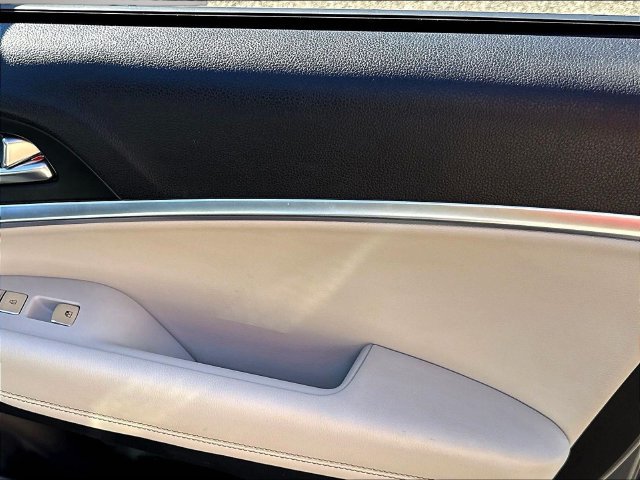 Used 2025 Genesis G70 2.5T RWD image 29