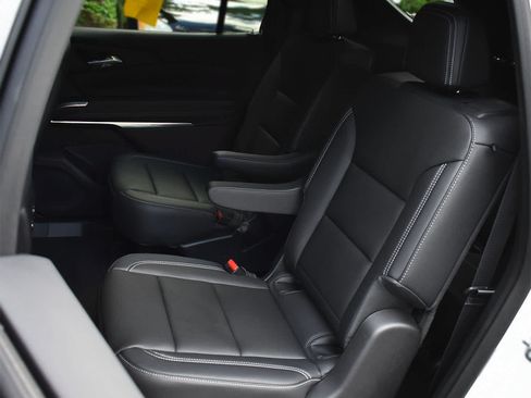 New 2026 Chevrolet Traverse LT w/ Driver Confidence Package AWD/4WD image 11