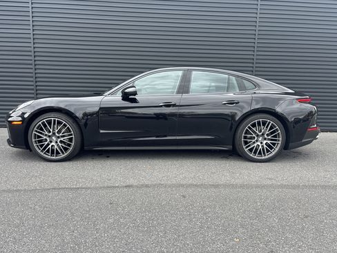 Certified 2025 Porsche Panamera image 2