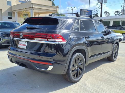 New 2026 Volkswagen Atlas Cross Sport SE FWD image 4