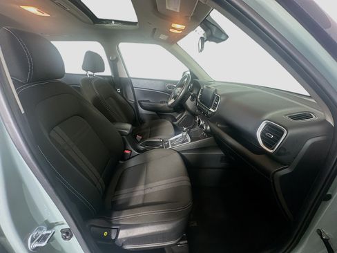 Used 2025 Hyundai Venue SEL FWD image 31