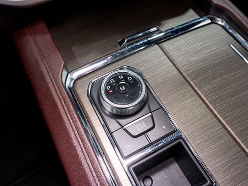 Used 2024 Ford Expedition Limited image 25