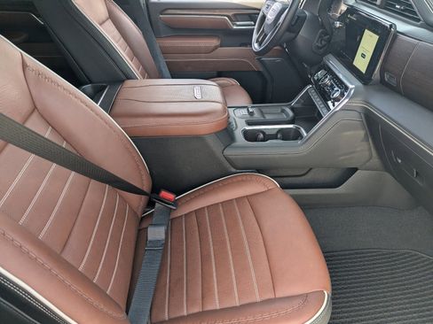 Used 2025 GMC Sierra 2500 Denali Ultimate image 12