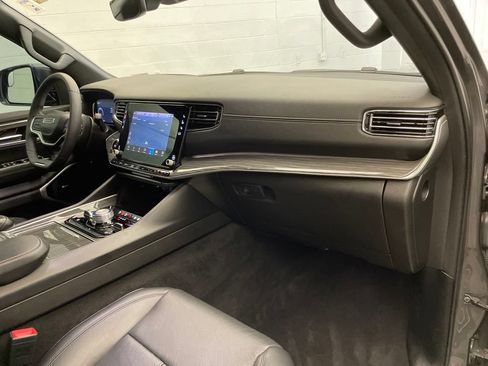 Certified 2022 Jeep Wagoneer Series III w/ Premium Group I AWD/4WD image 26