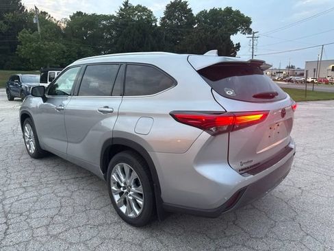 Used 2021 Toyota Highlander Limited AWD/4WD image 5