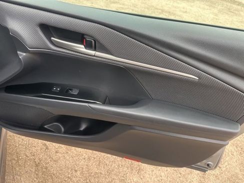 Used 2025 Toyota Camry SE image 12