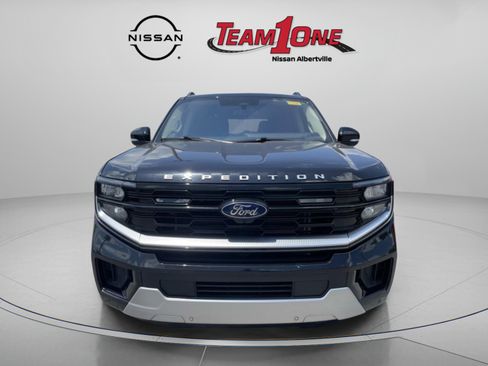 Used 2025 Ford Expedition Platinum AWD/4WD image 2