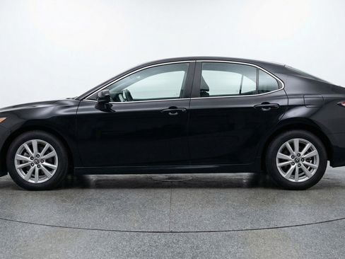 Used 2025 Toyota Camry LE image 5